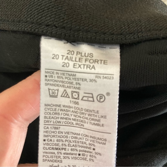 Old Navy Wide Leg Ankle Pants - Picture 6 of 6